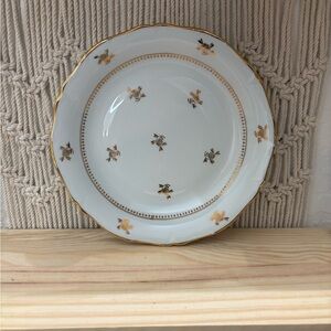 Porcelaine Française White Gold Porcelain Plate Floral Motif Glossy France